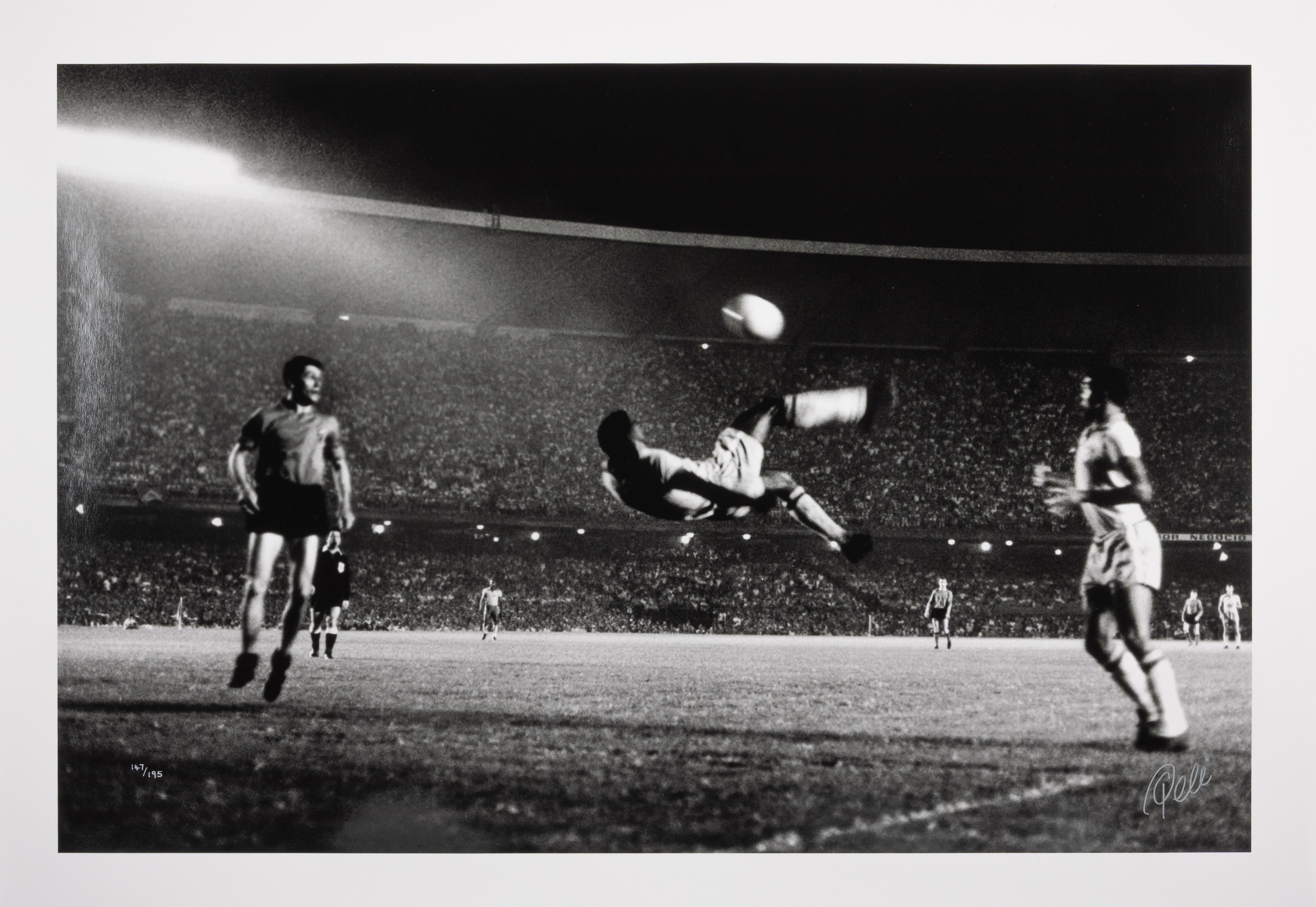 Pelé - The Bicycle Kick, Maracanã | Signed and Numbered Limited Edition Photograph