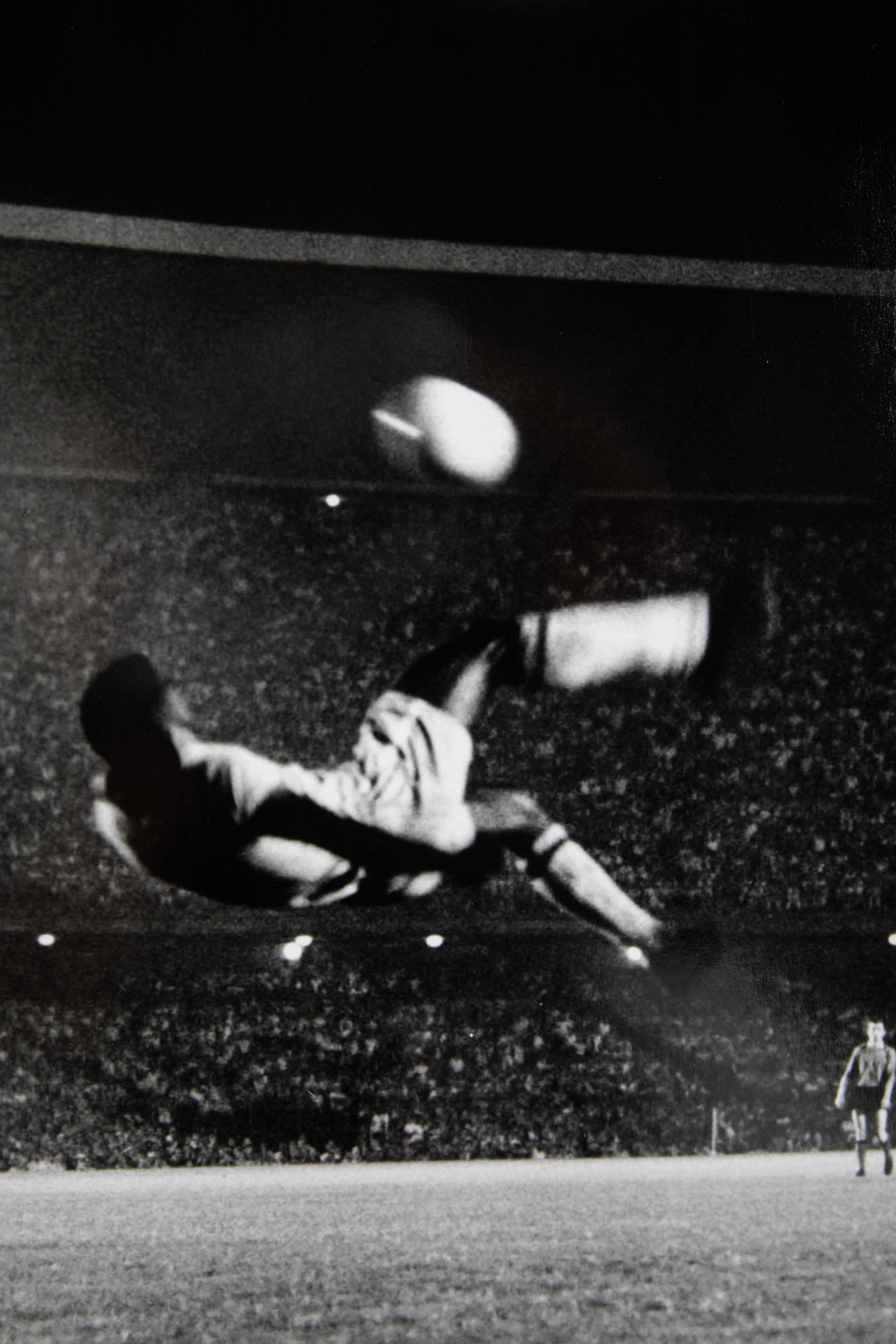 Pelé - The Bicycle Kick, Maracanã | Signed and Numbered Limited Edition Photograph
