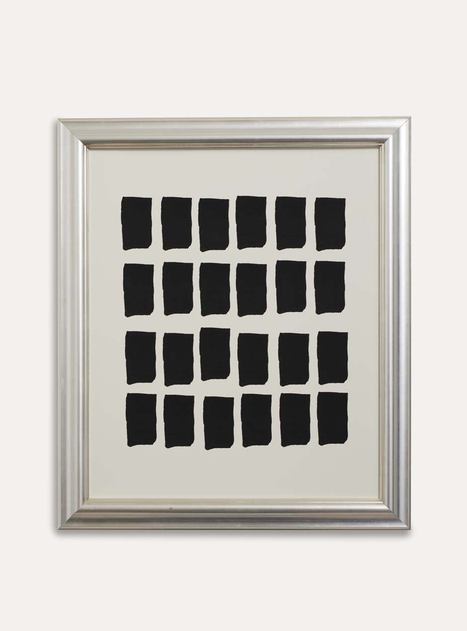 metallic silver moulding shiny detailed with several grooves showing modern black paint pieces 